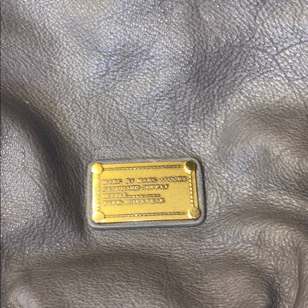 Marc by Marc Jacob’s gray handbag w/ gold hardware - Picture 3 of 9